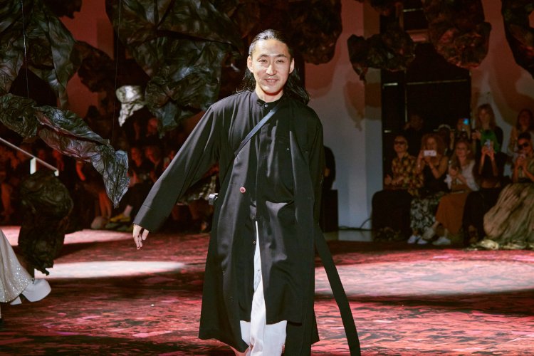Epson y el diseñador Yuima Nakazato desvelan el futuro de la moda sostenible en la Semana de la Moda de París