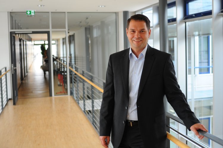 Harald Wallner, Director Sales International HERMA Material autoadhesivo