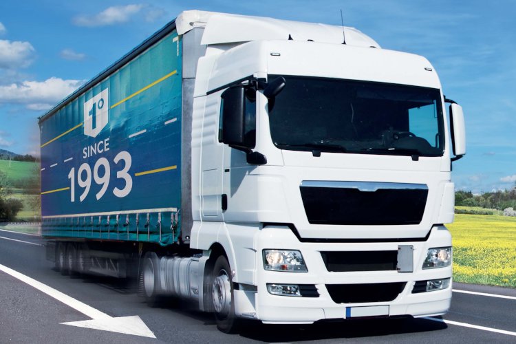 APA Truck celebran 30 años de excelencia en vinilos para lona de camiones