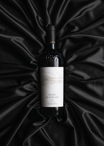 Ayudado por una botella de máxima calidad, creada en colaboración con Vetropack, el vino tinto moldavo Negru de Purcari figuró entre los «Decanter Top 100 Classic Wines of the World» en 2021.