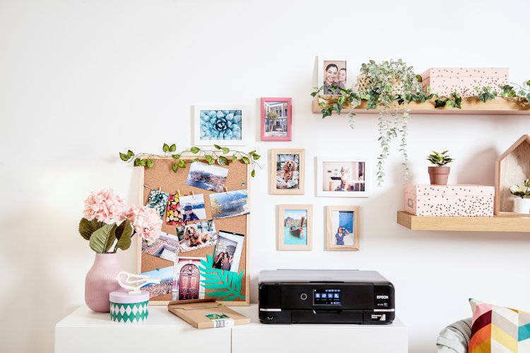 Un estudio de Epson revela que casi un tercio admitimos juzgar a amigos por las im&aacute;genes que decoran sus paredes