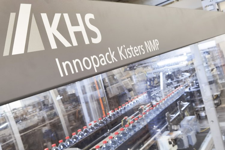 KHS ofrece un adhesivo universal para botellas de plástico