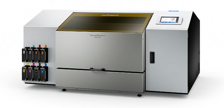 Roland DG lanza la nueva impresora UV plana VersaOBJECT MO-240 y el software PrintAutoMate