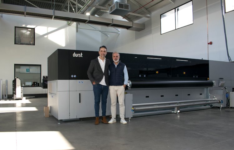 El presente y futuro de Strade Digital Print (Carlos García y David García), junto a la nueva P5 350 HS)
