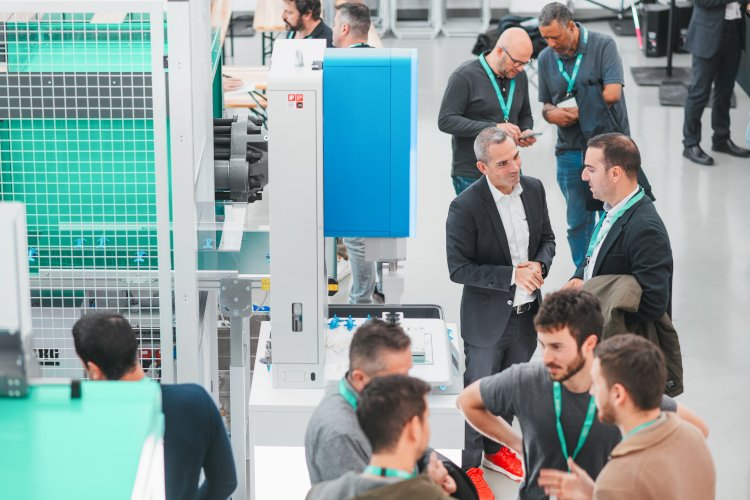 ARBURG organiz&oacute; un Open House en su nave de Montcada i Reixac