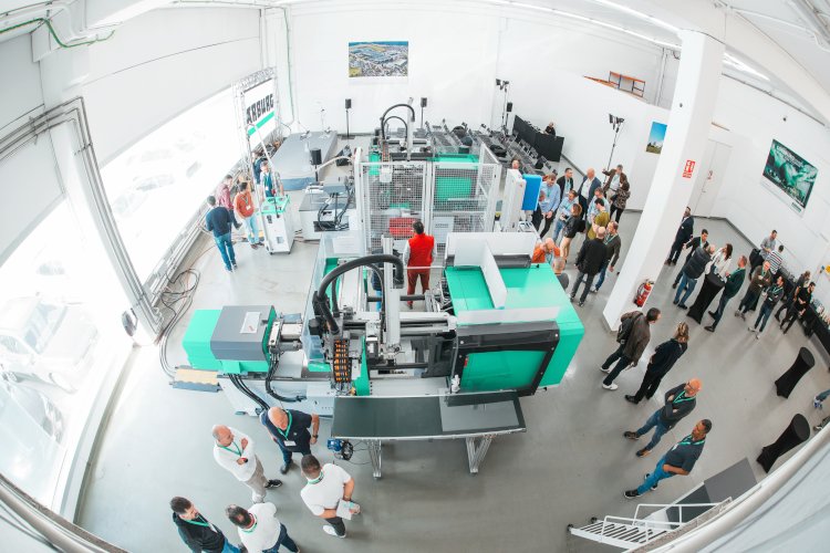 ARBURG organiz&oacute; un Open House en su nave de Montcada i Reixac