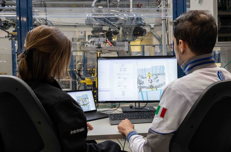 Comau present&oacute; nuevos robots y soluciones inteligentes en Automate