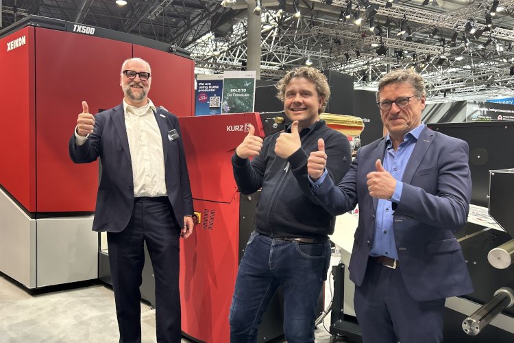 De Resolutie adopta la metalizaci&oacute;n digital avanzada para redefinir el mercado de papel de tapiz digital