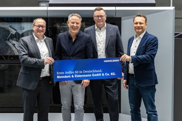 De izquierda a derecha: Dr. David Schmedding, Chief Technology & Sales Officer de HEIDELBERG, Jens Rauschen, CEO de Meinders & Elstermann, Stefan Kuper, Head of Sales Region North de HEIDELBERG, y Frank Kropp, Head of Research and Development de HEIDELBERG