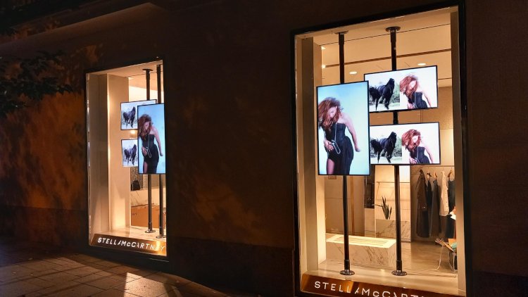 Stella McCartney digitaliza sus tiendas con Sony BRAVIA y TRISON