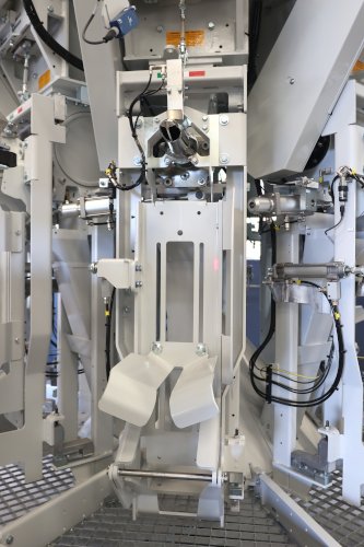 La industria de la construcci&oacute;n se beneficia de un nuevo enfoque de mercado con la empaquetadora rotativa PANTHERA-PACKER PVT&reg;