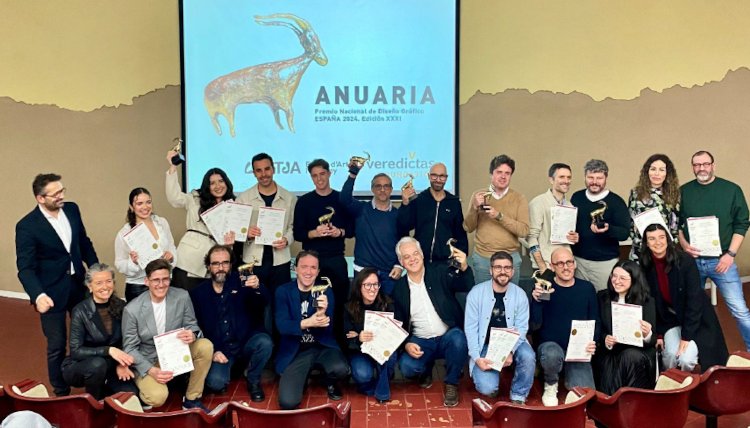 Multitudinaria ceremonia de entrega del premio ANUARIA Espa&ntilde;a en Barcelona