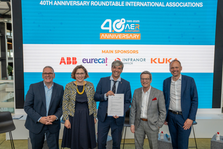 Las principales asociaciones internacionales de rob&oacute;tica firman en Barcelona una declaraci&oacute;n in&eacute;dita para impulsar el sector