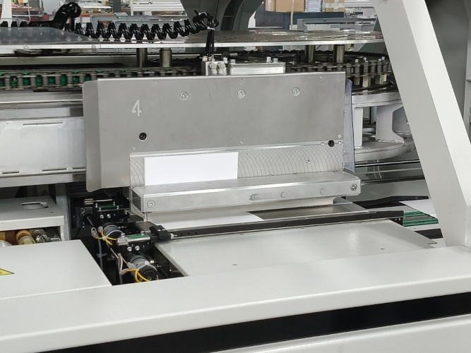 RIGO lanza su nueva encuadernadora de 4 mordazas y refuerza su liderazgo en encuadernadoras EVA y PUR