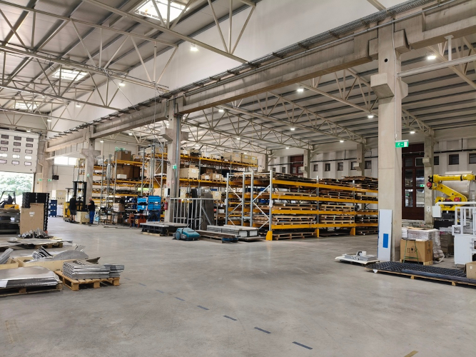 RIGO lanza su nueva encuadernadora de 4 mordazas y refuerza su liderazgo en encuadernadoras EVA y PUR