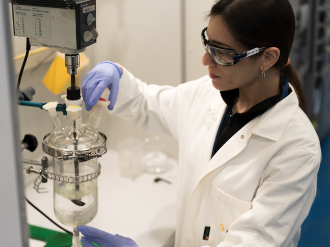 AIMPLAS mejora el reciclado de materiales plásticos multicapa para reintroducirlos en la cadena de valor mediante procesos más rápidos y sostenibles