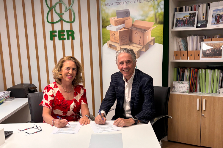 FER y Ambienvases firman un acuerdo de colaboraci&oacute;n para avanzar hacia la circularidad de los envases industriales y comerciales