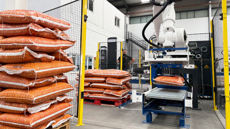 Atlas Robots lanza su soluci&oacute;n industrial m&aacute;s accesible y estandarizada para automatizar el final de l&iacute;nea en peque&ntilde;as y medianas empresas