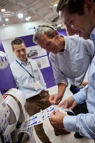 M&aacute;s all&aacute; de las etiquetas: por qu&eacute; los envases plegables son el siguiente paso natural para los convertidores