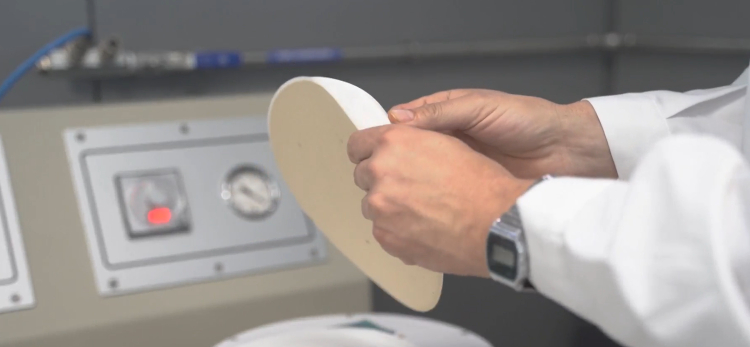 Obtención de hoja de laboratorio a partir del papel descontaminado. Fuente: ITENE.