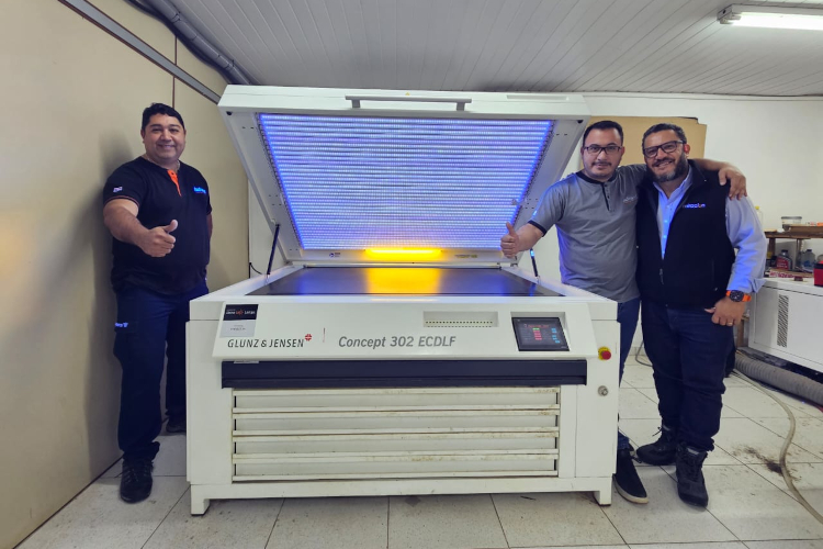 Sellos sube la vara en la exposición de planchas flexográficas con la primera inversión en Paraguay en un kit de lámparas Shine LED