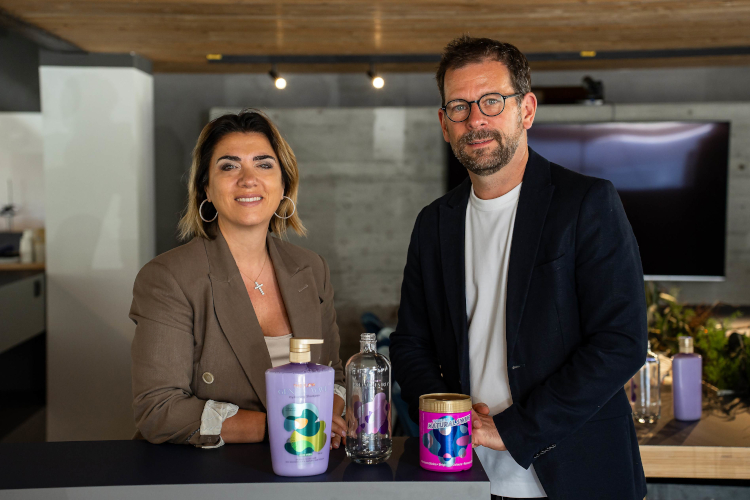 All4Labels y ACTEGA presentan la campaña "The Flow" para presentar la metalización bajo demanda de STARSHINE™ con reducción de emisiones de CO2