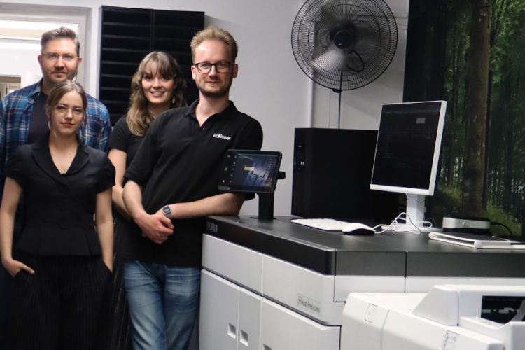 El centro Kall Kwik invierte en la prensa de 5 colores Revoria EC2100S 5UPER COLOUR de Fujifilm