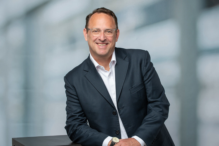 Dataline integra al experimentado profesional de las artes gráficas Christian Herr para potenciar el crecimiento en la región DACH