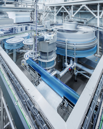 KHS presenta un envasado de botellas con mínima pérdida de producto