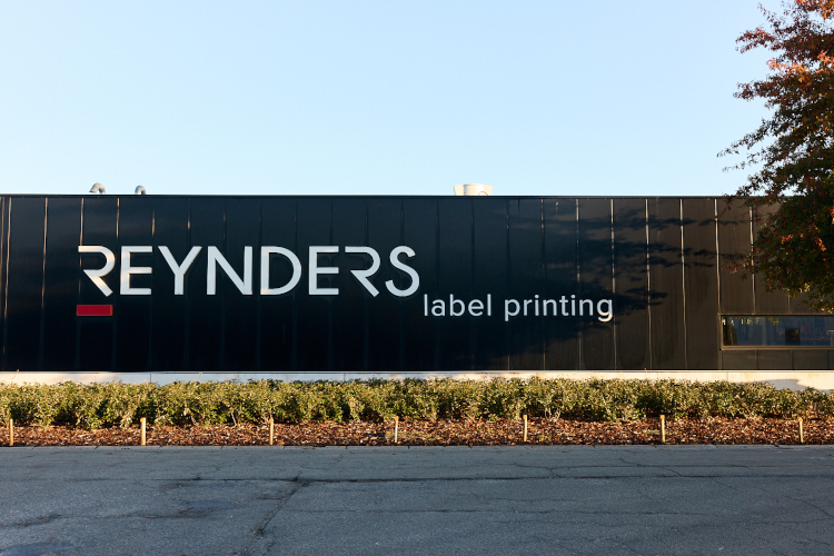 Descubrir un futuro más ecológico en la decoración de etiquetas: la colaboración de Reynders y ACTEGA refuerza el cambio a la metalización bajo demanda