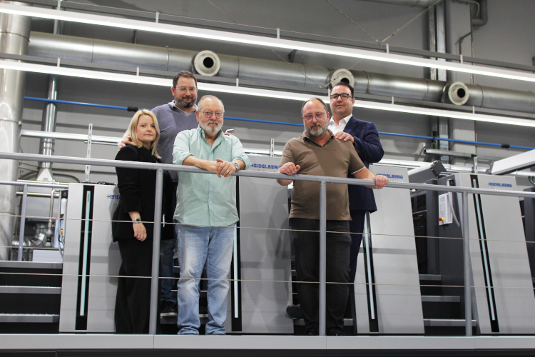 La familia Sánchez, de Temps Impresores, de izquierda a derecha, Verónica Carrión, Isando Sánchez, Rodrigo Sánchez, Rodrigo Sánchez y Pedro Garcia de HSP