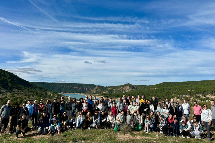 AIMPLAS planta un bosque con 500 árboles en Villargordo del Cabriel con una capacidad de absorción de 30 toneladas de CO2 para compensar sus emisiones