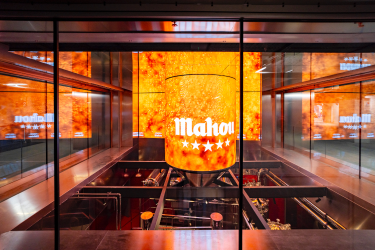 LG y Econocom impulsan la experiencia inmersiva de plaza Mahou con el primer led cil&iacute;ndrico de Europa