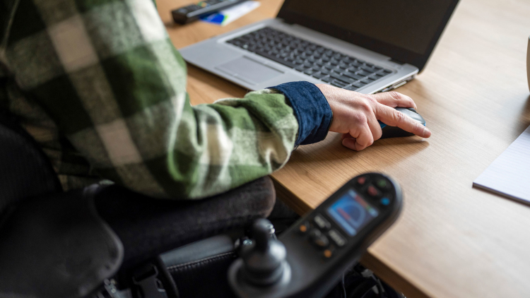 Konica Minolta facilita el uso de su tecnología digital más avanzada a las personas con discapacidad