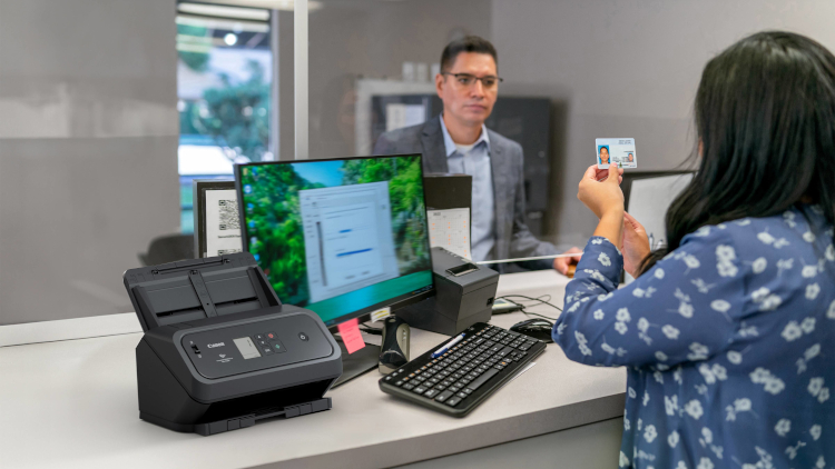 Canon lanza dos nuevos escáneres de documentos para múltiples entornos de trabajo