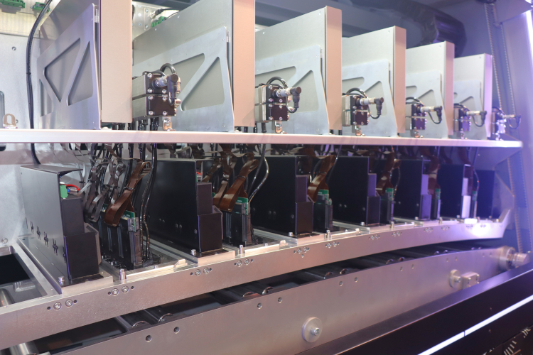 Matriz de cabezales de impresi&oacute;n CMYK con naranja y violeta. (Fuente: pack.consult)