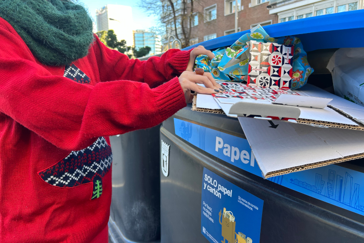 La industria papelera se adelanta a la Navidad y aumenta su producción un 10 % para responder al incremento estacional de la demanda
