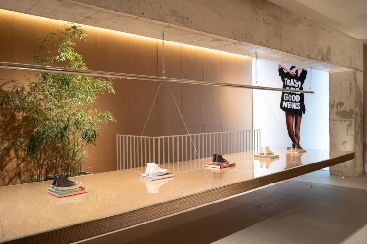 Ecoalf abre su primera tienda hecha 100% de papel y cart&oacute;n