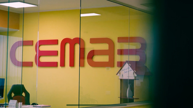 CEMAB eleva la producci&oacute;n de expositores de madera con la avanzada soluci&oacute;n de impresi&oacute;n plana industrial UV LED de Mimaki