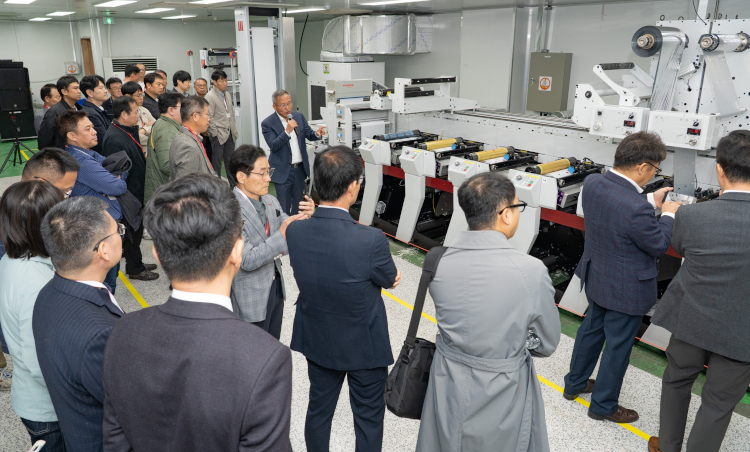 Performance Series P7 flexo press: a key highlight of Mark Andy and Phil-Tech joint Open House for South Korean customers