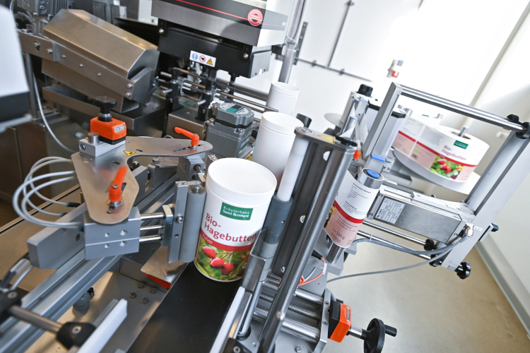 Precise can labeling for Kräuterhaus Sanct Bernhard with Herma