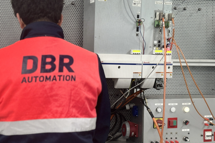 Modernizar el “corazón” de la maquinaria industrial: la estrategia sostenible de DBR Automation para evitar paradas por obsolescencia