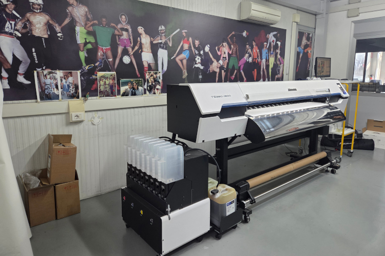 Erreà moderniza su producción de impresión textil deportiva con siete impresoras digitales textiles Mimaki de alto rendimiento