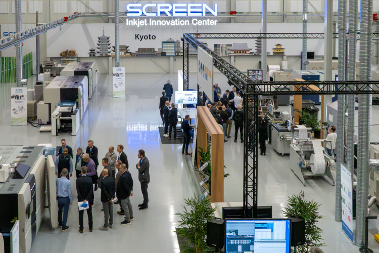 El papel para impresi&oacute;n delgado PakoPharm&reg; de Koehler Paper, optimizado para SCREEN Truepress HSI