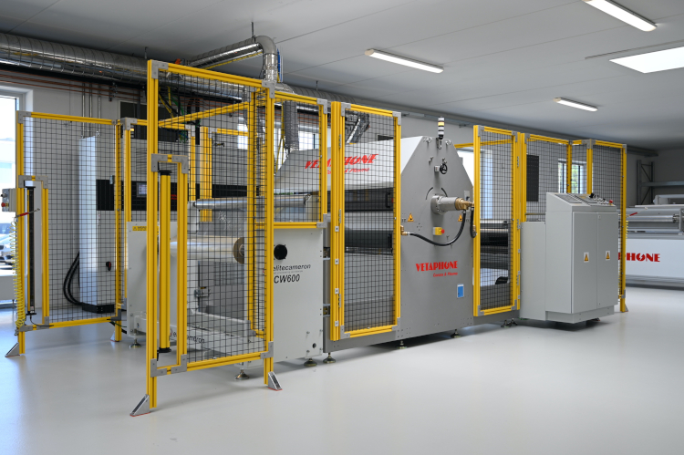 Tratamiento de superficie con plasma para tintas y adhesivos a base de agua