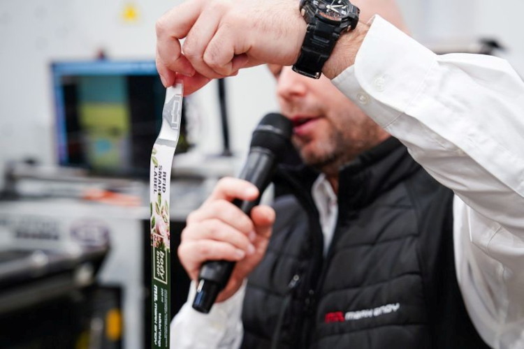 El taller incluy&oacute; una demostraci&oacute;n en vivo de la impresi&oacute;n de etiquetas flexogr&aacute;ficas en la prensa Evolution Series E5, integrada con una aplicaci&oacute;n de etiquetas RFID