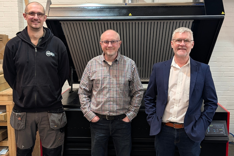 MPH invierte en el kit de lámparas Shine LED para eliminar la variabilidad de las planchas flexográficas y reducir los riesgos en prensa