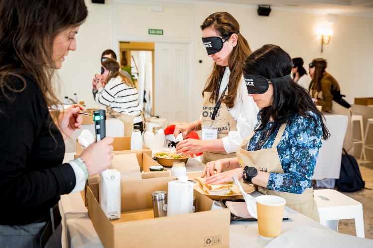 La ONCE demuestra a los empaquetadores que el etiquetado accesible es posible