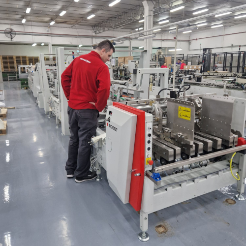 Novotipo Packaging refuerza su capacidad productiva con una nueva encoladora NOVAFOLD