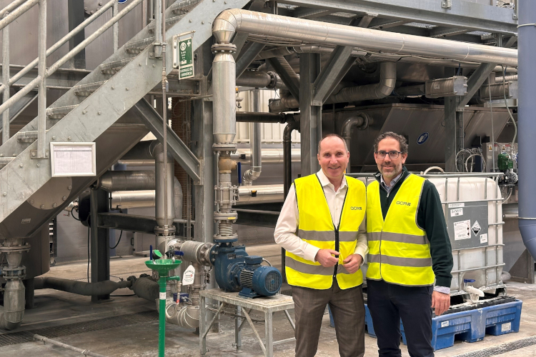 En la imagen, durante las pruebas realizadas en las instalaciones de GCR, aparecen el Sr. Markus Dambeck, presidente del Consejo de Direcci&oacute;n de RIGK GmbH, y el Sr. Santiago Sans, director Industrial y de Innovaci&oacute;n de GCR